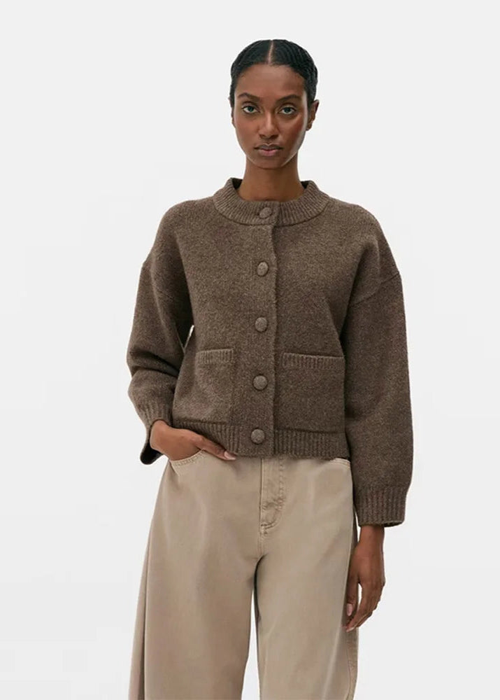 ALVARA | The Timeless & Comfortable Cardigan