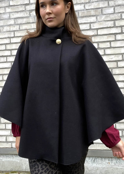 The Meridiaan Wool Cape